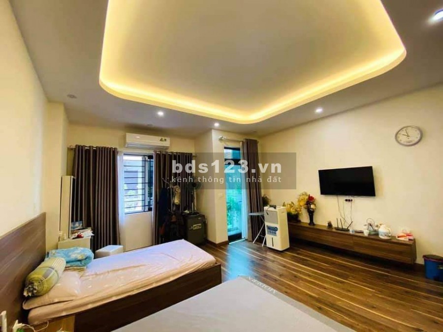 Ngõ to như phố 3 ô tô tránh nhau khu Vip Cầu Giấy, đường đôi Trung Kính, thiết kế hiện đại