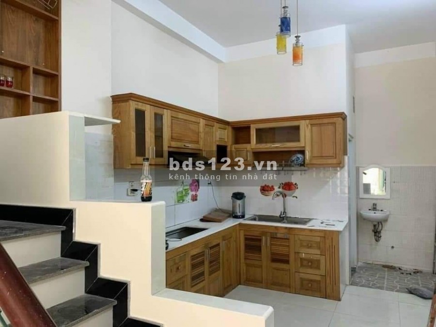 Bán nhà nguyên căn gần khu công nghiệp Quận Tân Bình hẻm xe tải dtsd 40m2, giá 3.9 tỷ