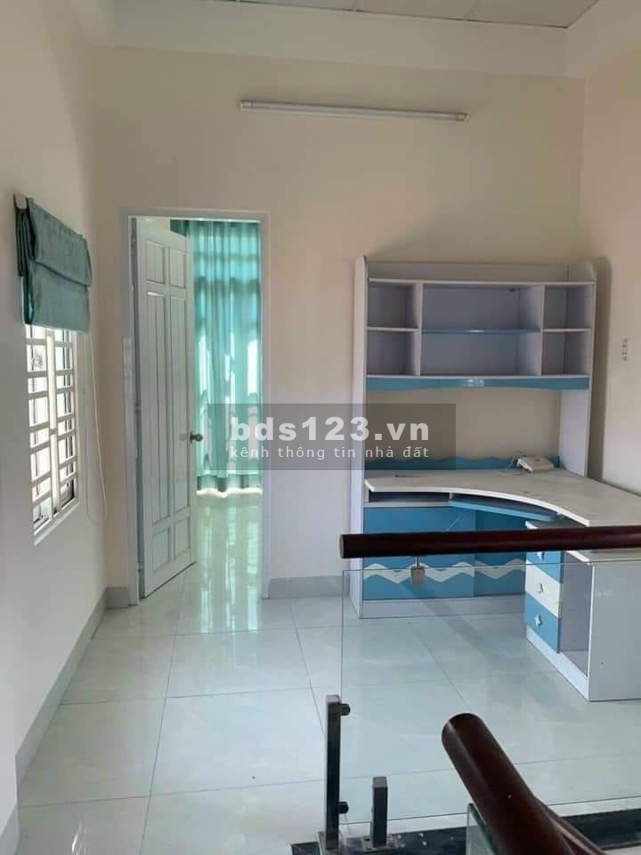 Bán nhà nguyên căn gần khu công nghiệp Quận Tân Bình hẻm xe tải dtsd 40m2, giá 3.9 tỷ