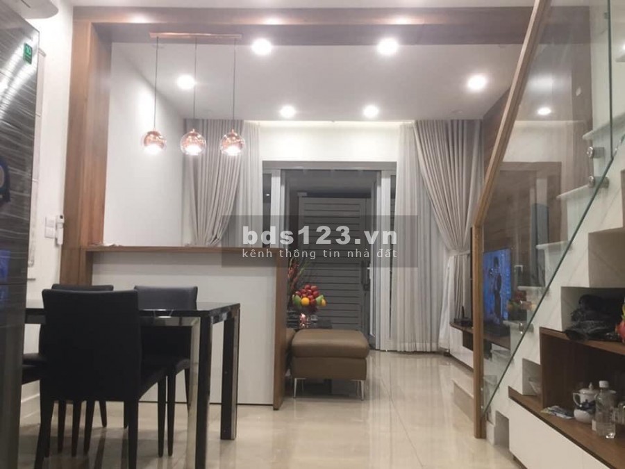 Tôi cần bán gấp căn nhà đường Tô Hiến Thành Quận 10, 5 tầng, hẻm 3m, Giá 5,5 tỷ