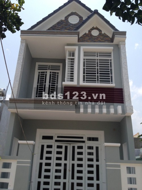 Bán nhà nguyên căn kết cấu 1 trệt, 1 lầu, mặt tiền đường Tỉnh Lộ 10, cách Cầu Xáng