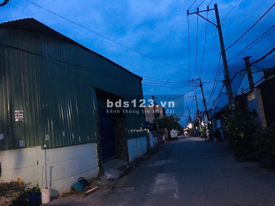 Cần bán gấp nhà xưởng Hương Lộ 2, hẻm xe tải ra vào, dt 300m2, giá bán 13 tỷ