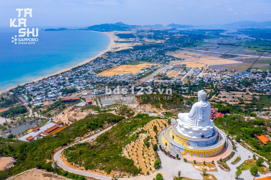 Đât nền cách biển Kỳ Co- Eo Gió 1.5km, đã có sổ hồng, giá 2,4 tỷ/nền