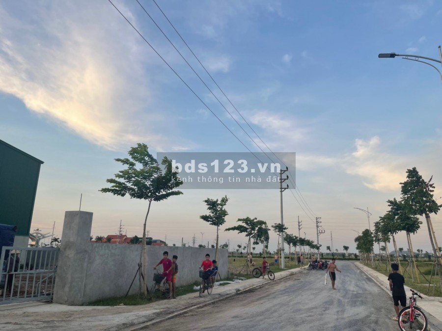 Chính chủ gửi bán 7000m thương mại dịch vụ giá 500/m2 khu vực trung tâm tt Quất Lâm