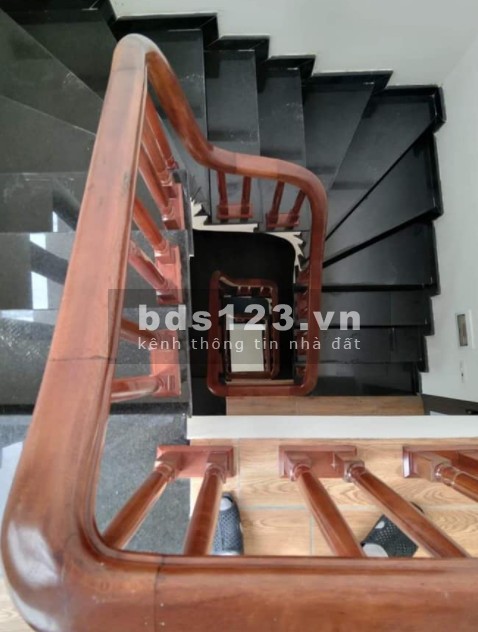 Bán nhà Phương Canh ô tô đỗ cửa tặng hết nội thất, dt 35m2, 5 tầng mt rộng, giá chỉ 3.05 tỷ