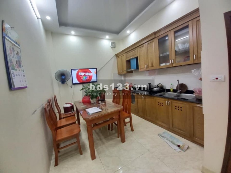 Bán nhà phố Cầu Giấy, 5 tầng, 5 ngủ giá chỉ 3,99 tỷ chủ nhà tặng nội thất sàn gỗ cực xịn