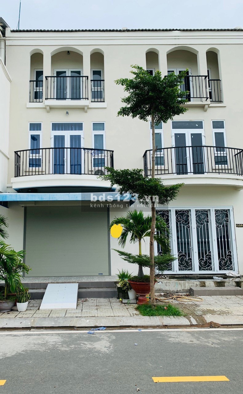 Nhà đẹp tại khu đô thị cao cấp Long Xuyên, ven sông mát mẻ, tiện ích đầy đủ, khu dân tri cao