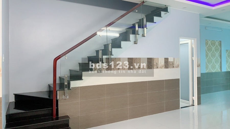 Nhà đẹp tại khu đô thị cao cấp Long Xuyên, ven sông mát mẻ, tiện ích đầy đủ, khu dân tri cao