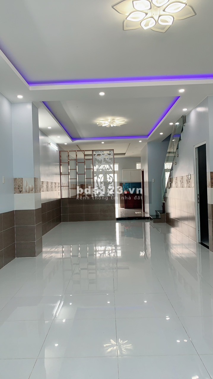 Nhà đẹp tại khu đô thị cao cấp Long Xuyên, ven sông mát mẻ, tiện ích đầy đủ, khu dân tri cao