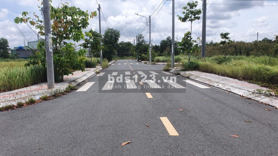 Chính chủ bán gấp đất nền MT Phan Văn Mảng KDC Thuận đạo 800 triệu 100m2, hỗ trợ vay 50%, SHR