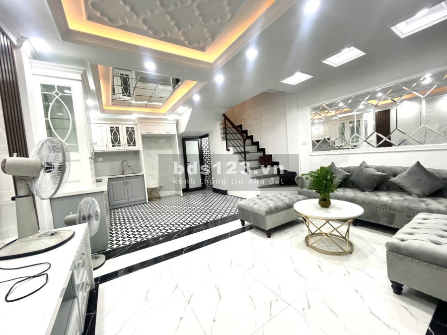 Bán nhà đẹp 5 tầng x 39m2 ngõ 67 Thái Thịnh giá 4,8 tỷ. LH 0912442669