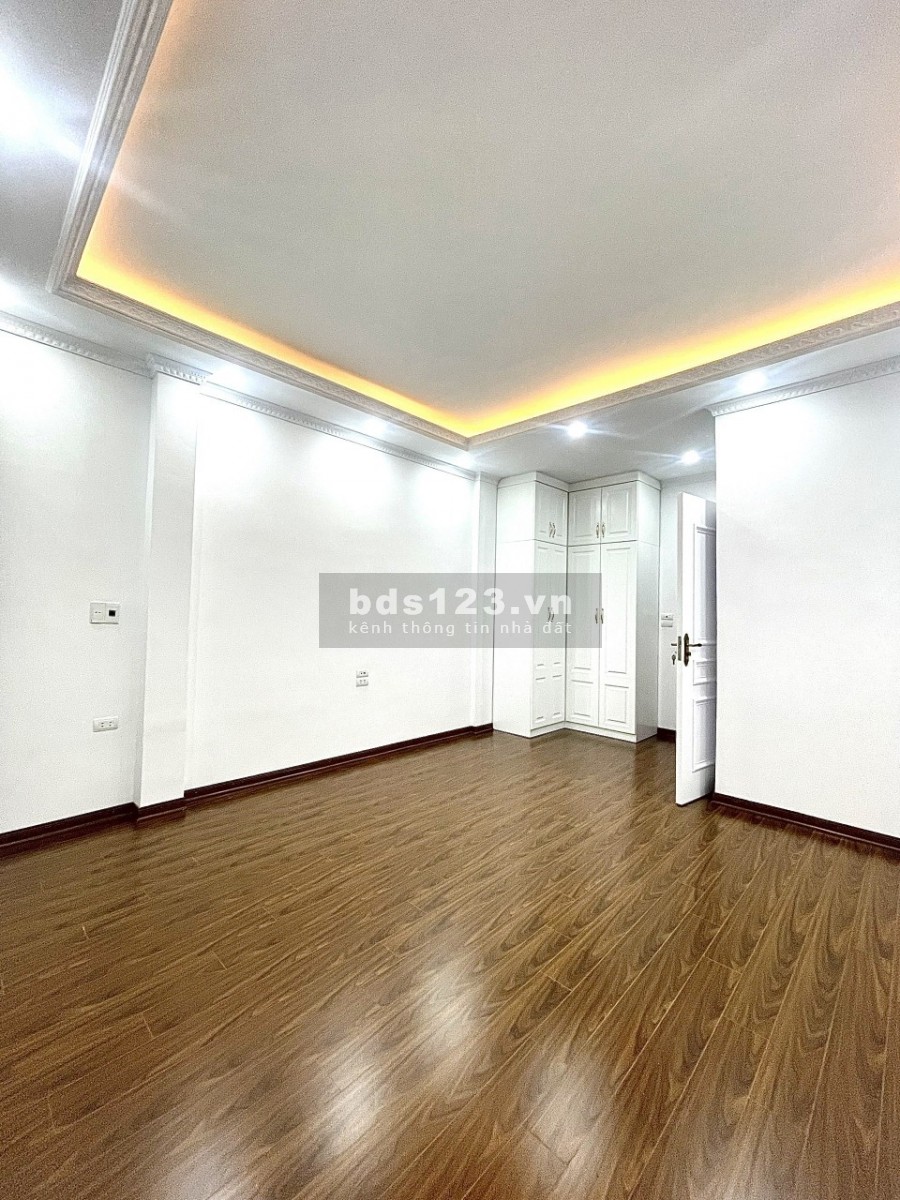 Bán nhà đẹp 5 tầng x 39m2 ngõ 67 Thái Thịnh giá 4,8 tỷ. LH 0912442669
