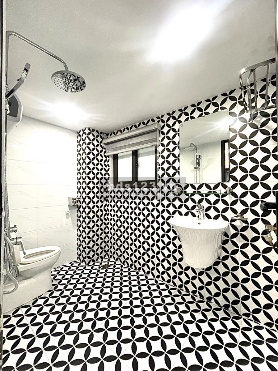 Bán nhà đẹp 5 tầng x 39m2 ngõ 67 Thái Thịnh giá 4,8 tỷ. LH 0912442669