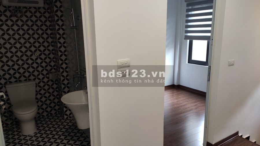 Bán nhà đẹp 5 tầng x 39m2 ngõ 67 Thái Thịnh giá 4,8 tỷ. LH 0912442669