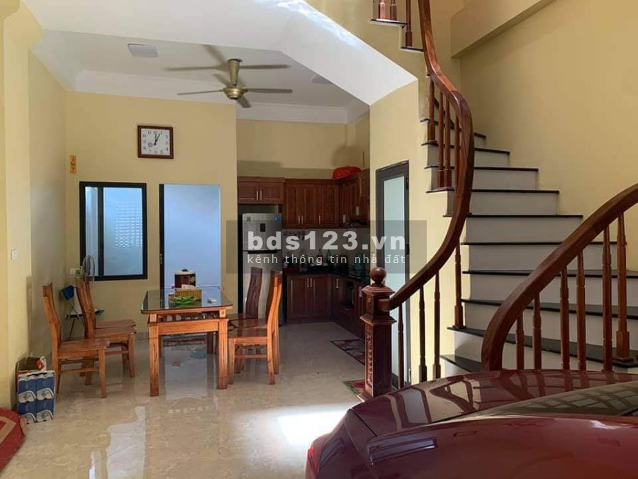 Ô tô Mercedes vào nhà! Nhà Ngọc Lâm, Long Biên, 44m, 5 tầng, giá 4.85 tỷ.