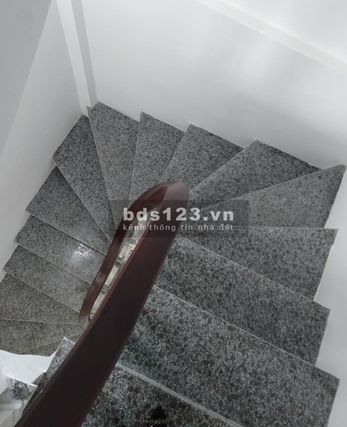 Bán nhà nguyên căn lô góc phố Hữu Hưng, bao đẹp, vào ở ngay, diện tích 51m2 giá 3,3 tỷ