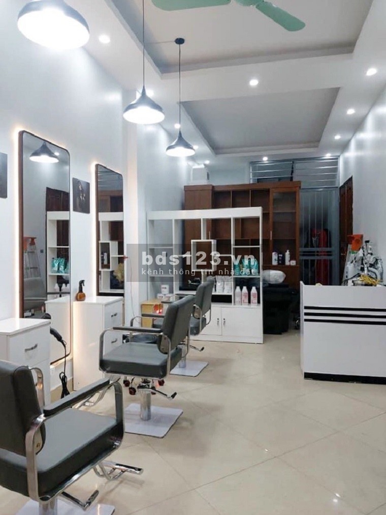 Bán nhà Chiến Thắng kinh doanh sầm uất đường rộng thênh thang 45m2 5.5 tỷ