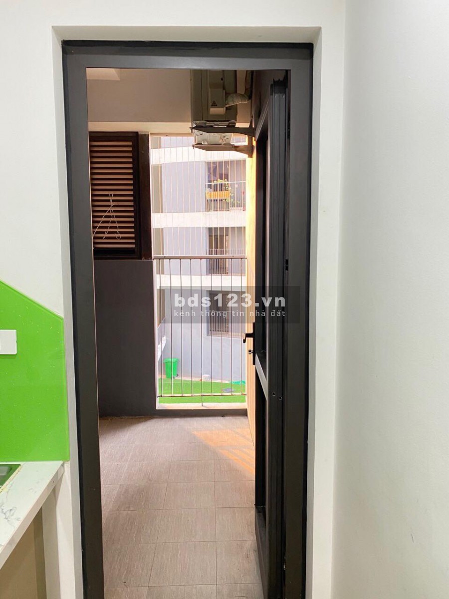 Chung cư bán căn hộ dt 76m2, căn góc đủ nội thất nhập tại Intracom, cầu Nhật Tân giá chỉ 2.4 tỷ
