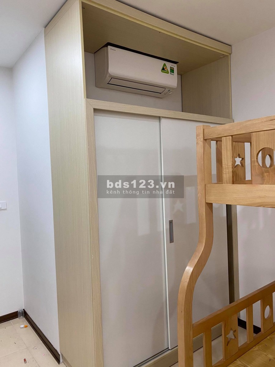 Chung cư bán căn hộ dt 76m2, căn góc đủ nội thất nhập tại Intracom, cầu Nhật Tân giá chỉ 2.4 tỷ