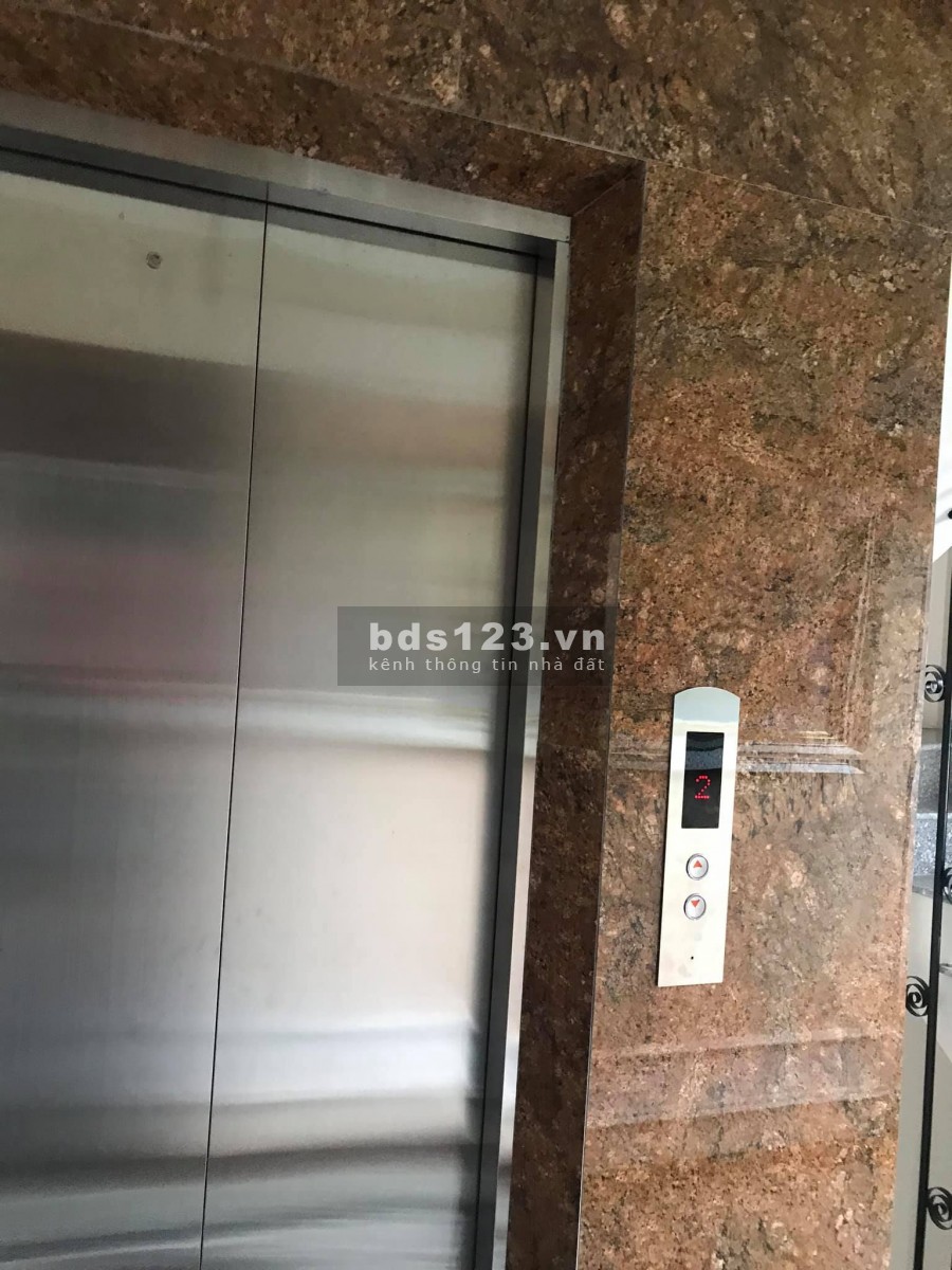 Nhà mới lô góc thang máy dt 40m2 6 tầng 5 tỷ Đàm Quang Trung Long Biên ô tô vào nhà