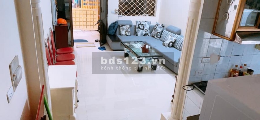 Bán nhà nhỉnh 3 tỷ hộ khẩu ngay Cầu Giấy, diện tích 39m2, 3 tầng, liên hệ 0973086353