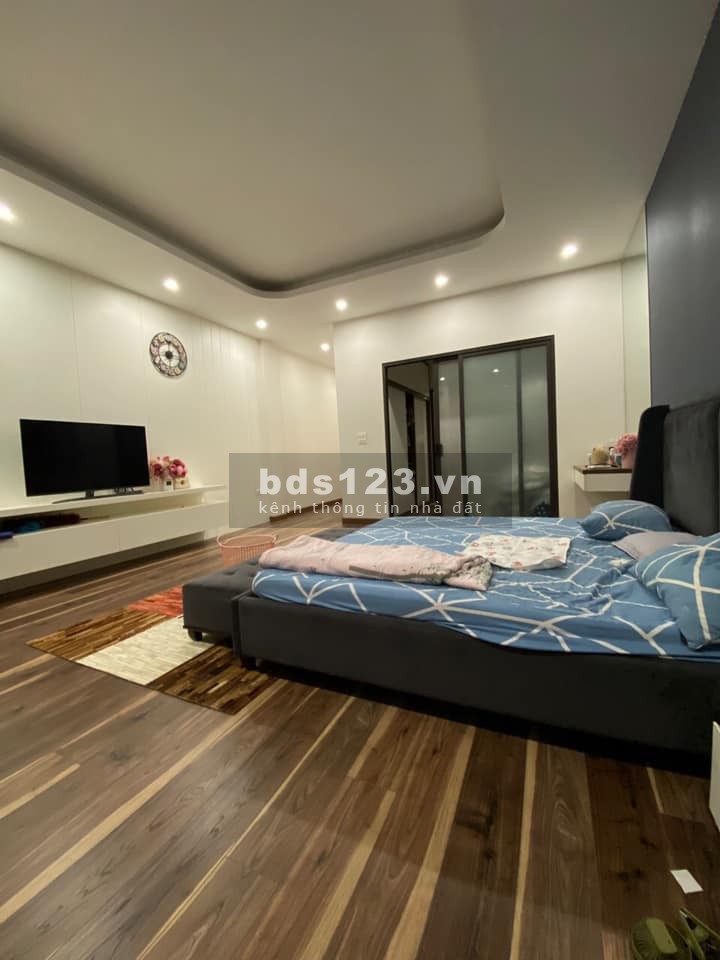 Bán nhà phân lô Trung Kính 3 ô tô tránh đỗ quanh nhà, xây 2019 dt 69m2 mt 5.1m, giá 22 tỷ