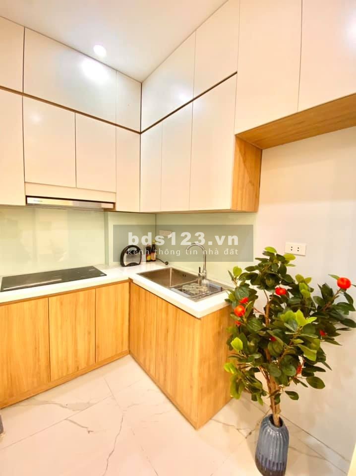 Bán nhà Chùa Láng giá bán 3.8 tỷ gần hồ ô tô đổ cổng, tặng toàn bộ nội thất đẹp sổ nở hậu