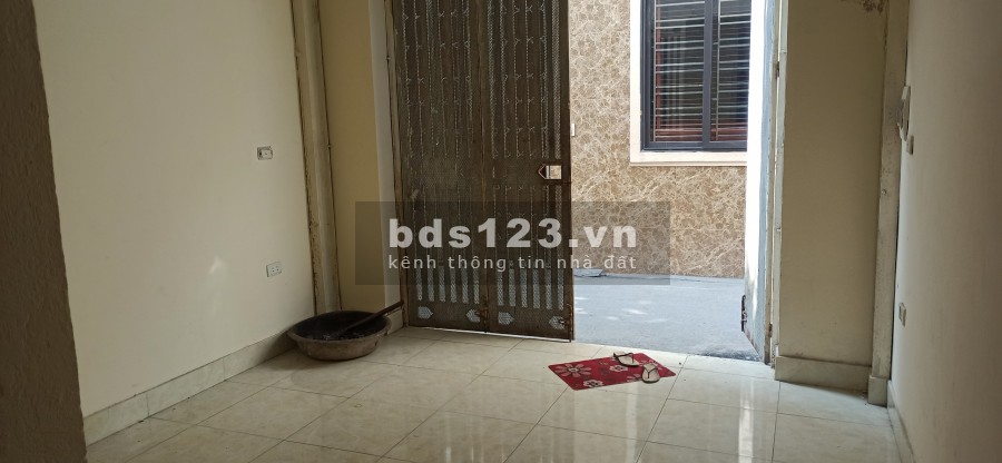 Bán Đất Tây Mỗ có nhà cấp 4 dt 50m2 ngõ taxi thông thoáng an ninh tốt dân trí cao