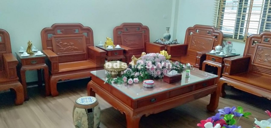 Ô tô Mercedes vào nhà! Nhà Ngọc Lâm, Long Biên, 44m, 5 tầng, giá 4.85 tỷ.