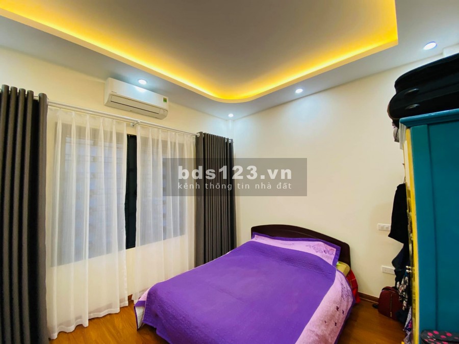Nhà đẹp Nguyễn Ngọc Vũ, 2 mặt thoáng ngõ thông gần phố đắt xắt ra miếng giá 6.5 tỷ