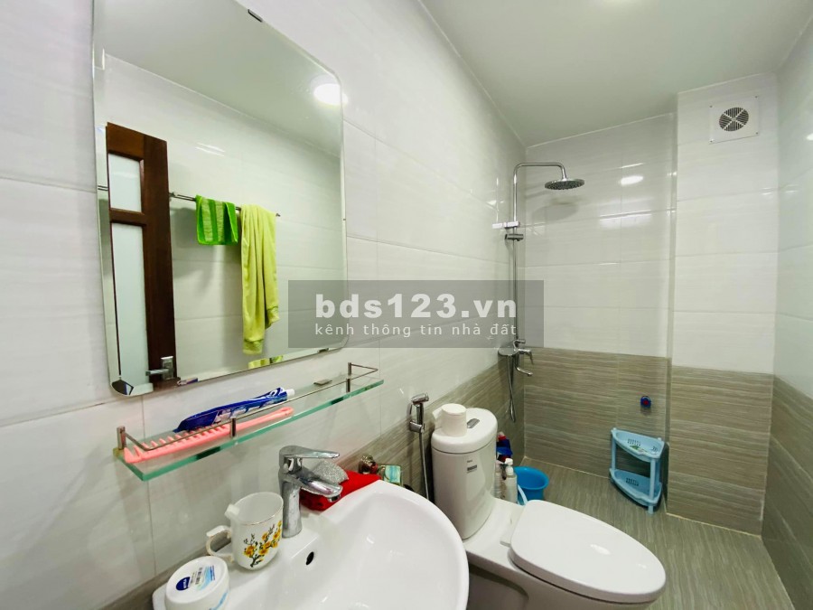 Nhà đẹp Nguyễn Ngọc Vũ, 2 mặt thoáng ngõ thông gần phố đắt xắt ra miếng giá 6.5 tỷ