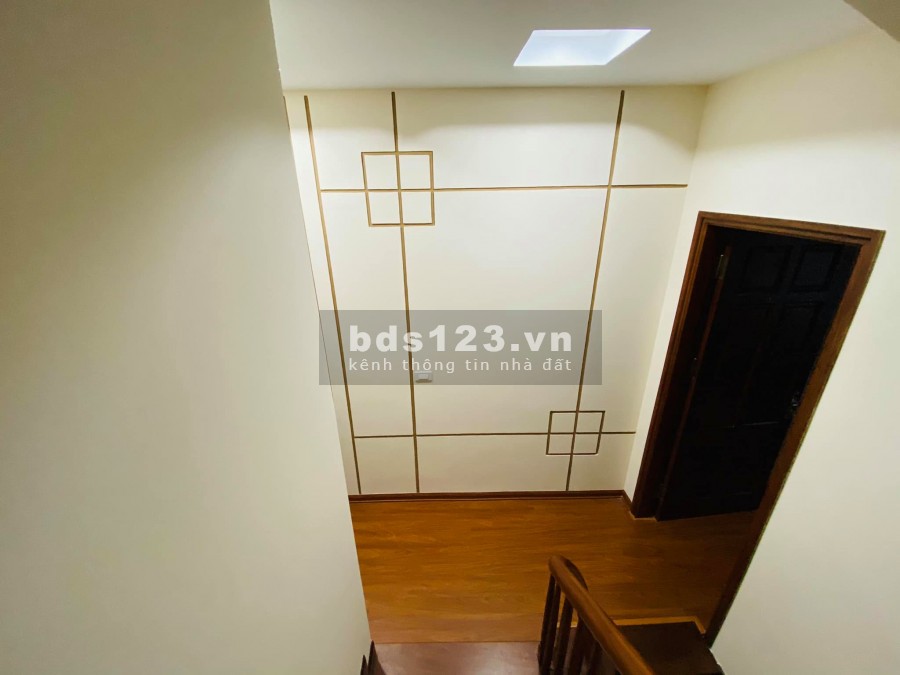 Nhà đẹp Nguyễn Ngọc Vũ, 2 mặt thoáng ngõ thông gần phố đắt xắt ra miếng giá 6.5 tỷ