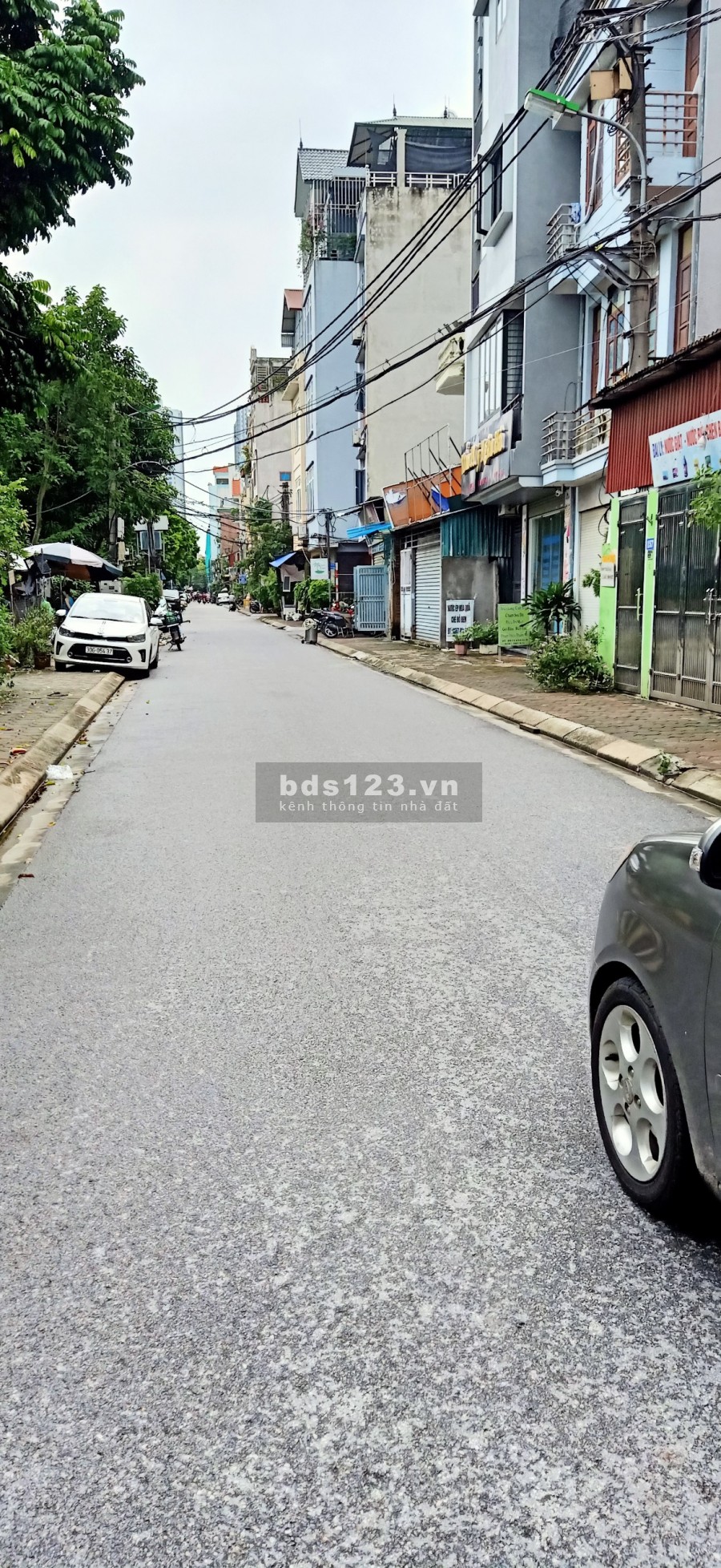 Bán nhà nguyên căn mặt chợ Phú Diễn, Từ Liêm diện tích 40m2, giá bán chỉ nhỉnh 3 tỷ .