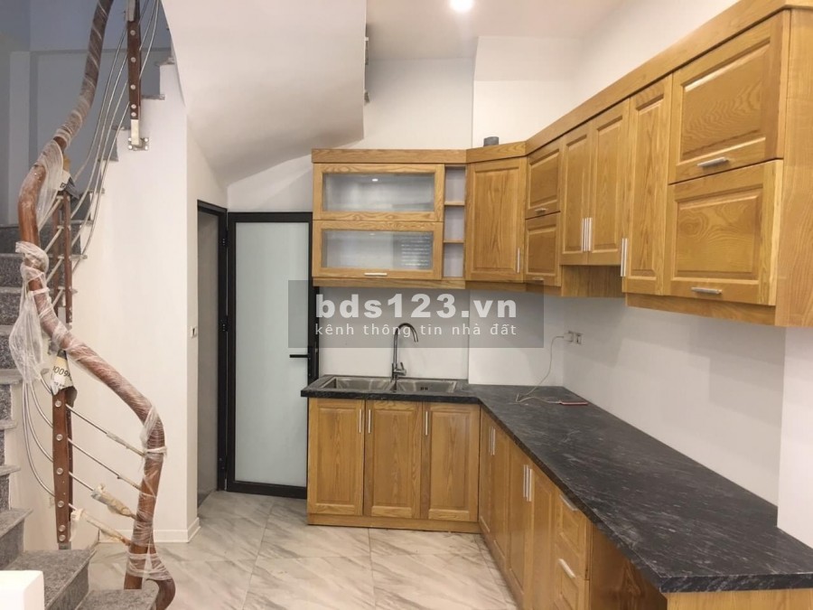 Bán gấp nhà chính chủ Quận Bắc Từ Liêm, mới đẹp ô tô đỗ cổng vào ở được ngay