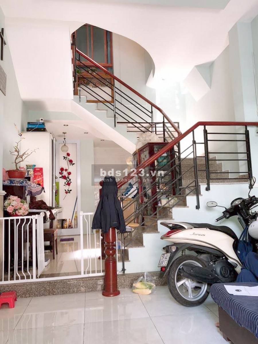 Bán nhà Mặt tiền Lưu Nhân Chú Tân Bình, Ngang 4m, có 3 lầu dưới 5 tỷ