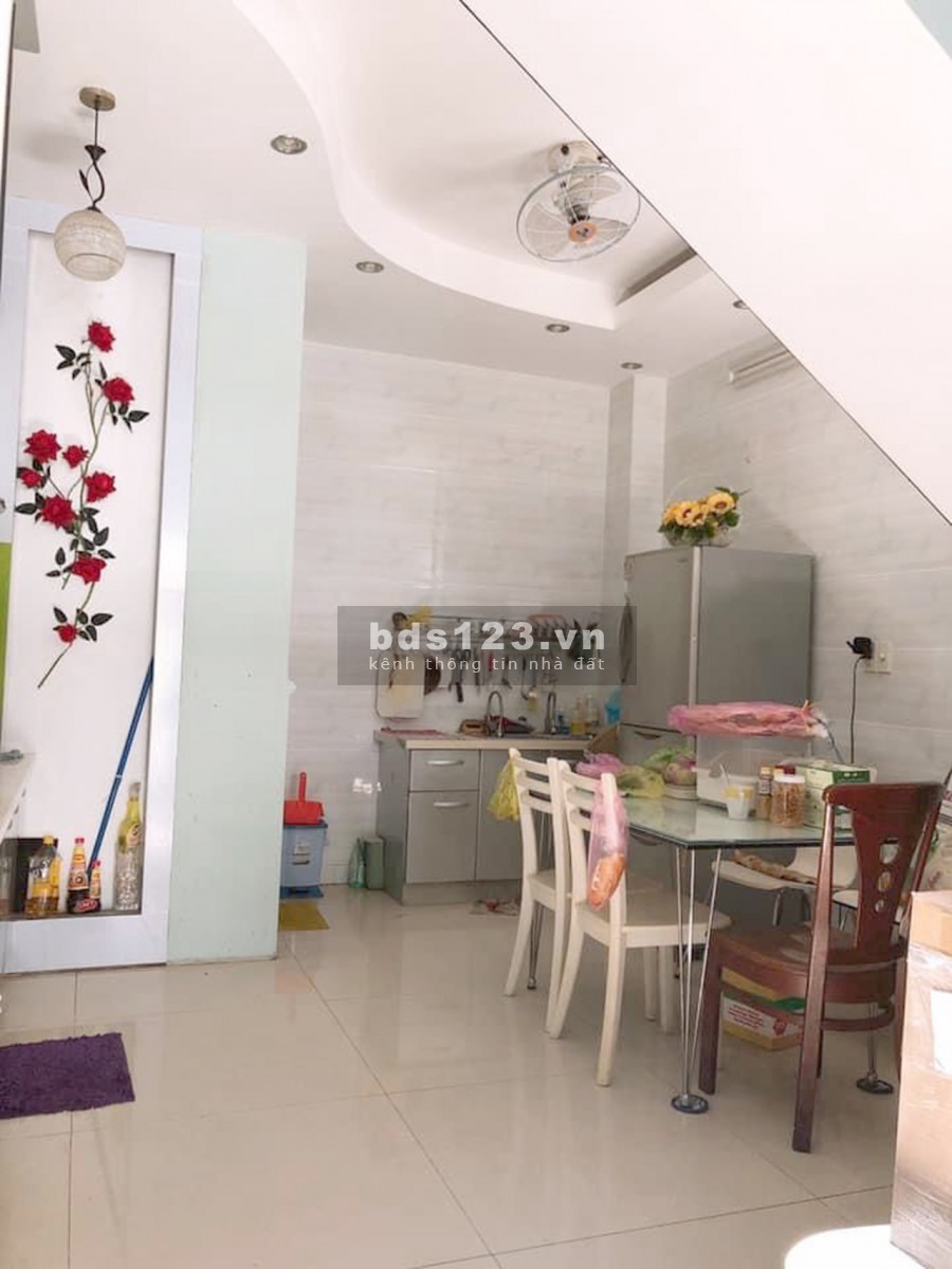 Bán nhà Mặt tiền Lưu Nhân Chú Tân Bình, Ngang 4m, có 3 lầu dưới 5 tỷ