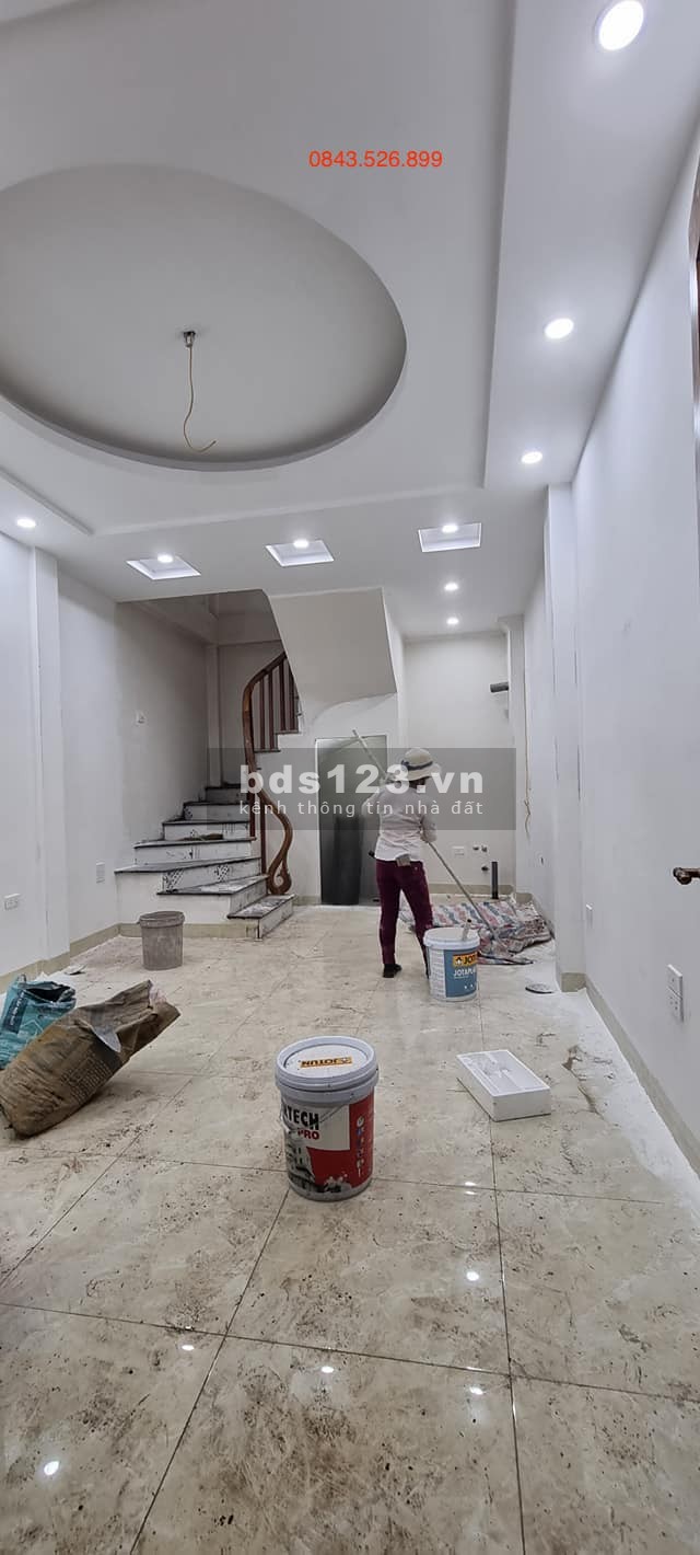 Bán nhà phố Bồ Đề, mới kính coong - gần phố - ô tô sát nhà, diện tích 35m2 nhỉnh 3 tỷ