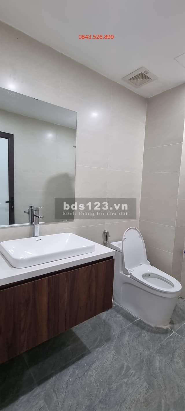 Bán nhà phố Bồ Đề, mới kính coong - gần phố - ô tô sát nhà, diện tích 35m2 nhỉnh 3 tỷ