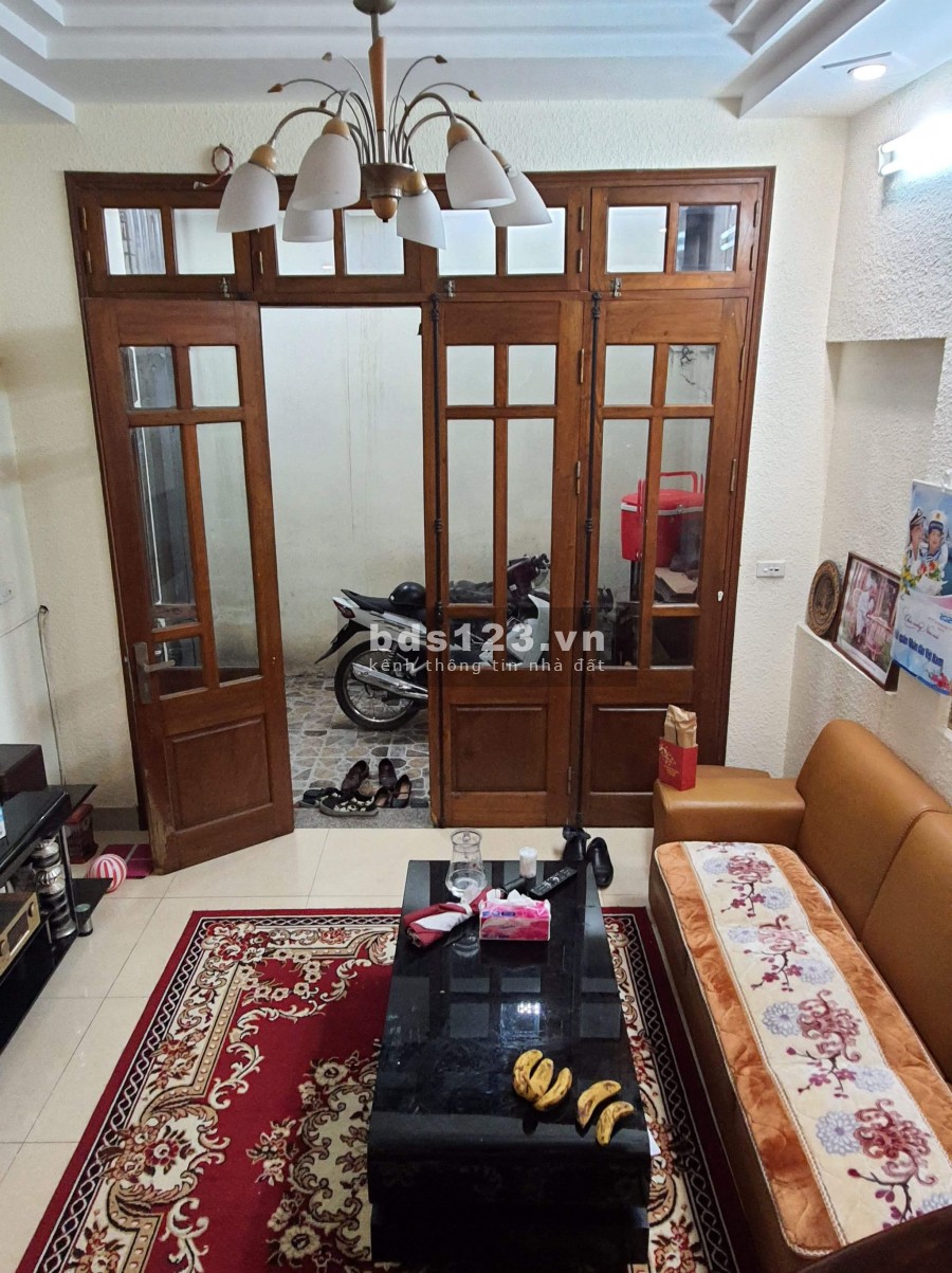 Gia đình cần bán gấp nhà phố Cầu Giấy giá bán chỉ 3 tỷ hơn có thương lượng