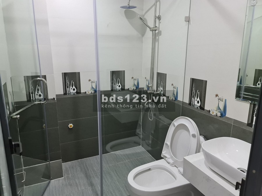 Bán gấp nhà chính chủ Quận Bắc Từ Liêm, mới đẹp ô tô đỗ cổng vào ở được ngay