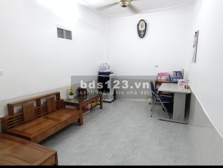 Chính chủ bán nhà đường Hoàng Mai gần Hồ Đền Lừ, các trường C1,2, Chợ.
