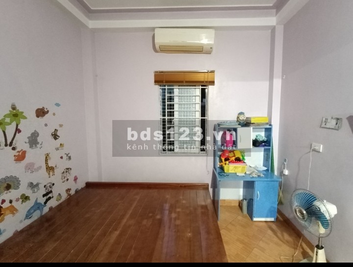 Chính chủ bán nhà đường Hoàng Mai gần Hồ Đền Lừ, các trường C1,2, Chợ.