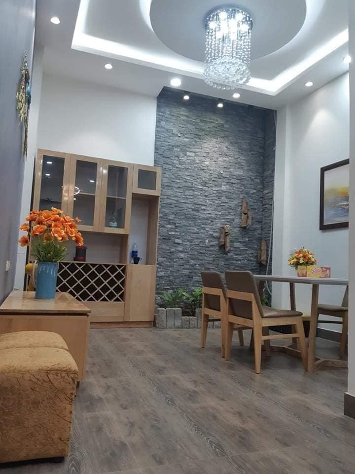 Bán nhà Nguyễn Đức Cảnh, Hoàng Mai, 45m2, nhà đẹp, gần phố, giá nhỉnh 3 tỷ. LH 0966456918.