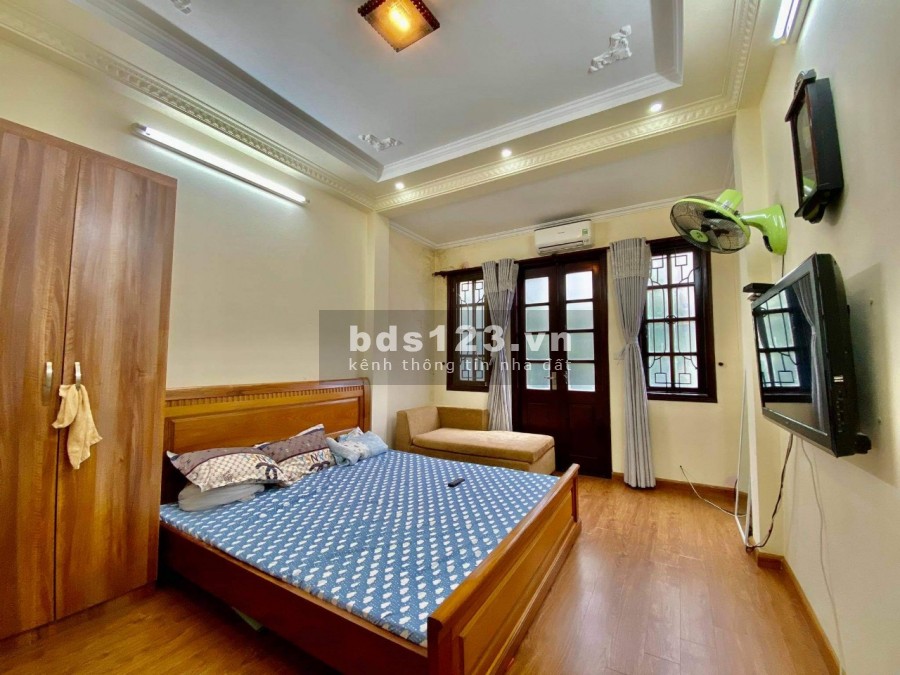Bán gấp nhà khu Ngọc Hà dt 52m2, 5 tầng, phân lô, ngõ ô tô, nhà mới xây giá bán 5 tỷ8