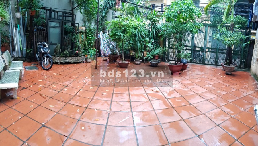 Tôi cho thuê nhà sân vườn 300m2: XD 90m2 3 tầng 3PN, vệ sinh, bếp, khu bàn ăn, Yên Hòa, Cầu Giấy