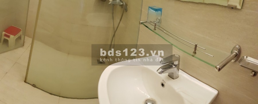 Tôi cho thuê nhà sân vườn 300m2: XD 90m2 3 tầng 3PN, vệ sinh, bếp, khu bàn ăn, Yên Hòa, Cầu Giấy