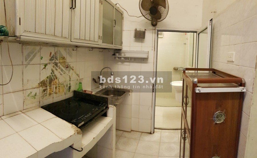 Tôi cho thuê nhà sân vườn 300m2: XD 90m2 3 tầng 3PN, vệ sinh, bếp, khu bàn ăn, Yên Hòa, Cầu Giấy