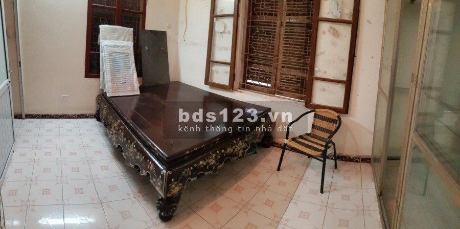 Tôi cho thuê nhà sân vườn 300m2: XD 90m2 3 tầng 3PN, vệ sinh, bếp, khu bàn ăn, Yên Hòa, Cầu Giấy