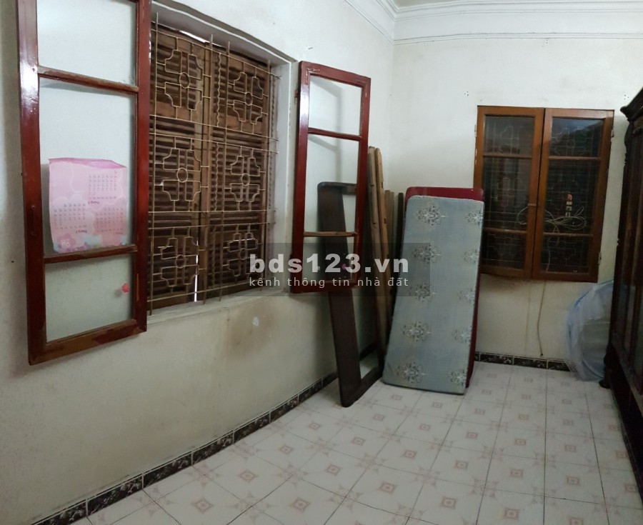 Tôi cho thuê nhà sân vườn 300m2: XD 90m2 3 tầng 3PN, vệ sinh, bếp, khu bàn ăn, Yên Hòa, Cầu Giấy