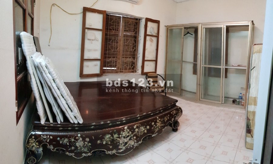 Tôi cho thuê nhà sân vườn 300m2: XD 90m2 3 tầng 3PN, vệ sinh, bếp, khu bàn ăn, Yên Hòa, Cầu Giấy